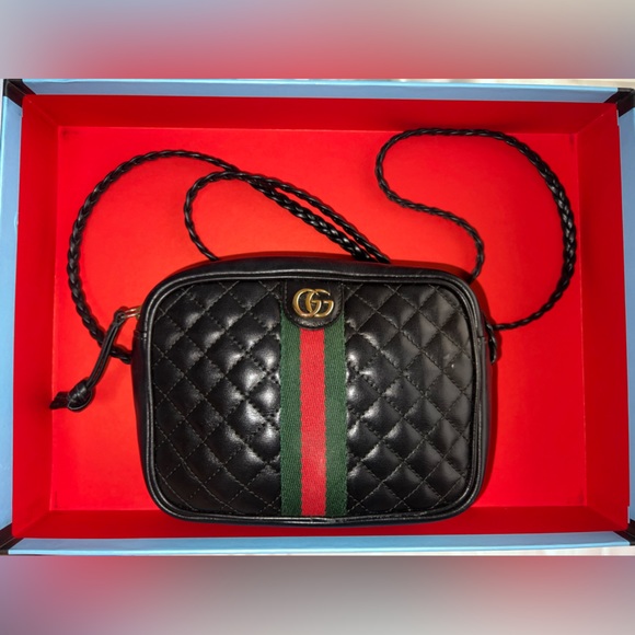 Gucci Handbags - Gucci Camera bag Crossbody